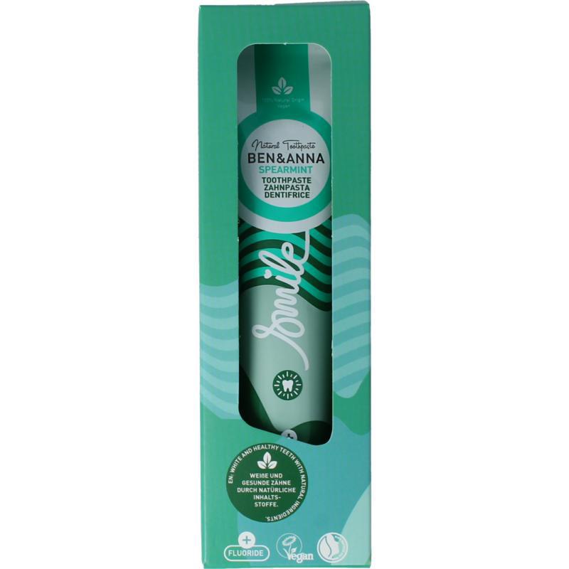 Toothpaste smile spearmint