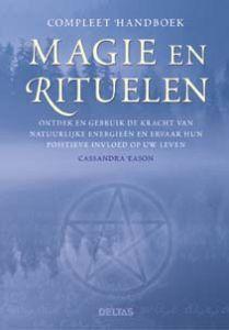 Merkloos handboek magie en rituelen boek