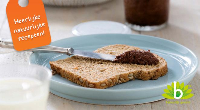 Zelfgemaakte chocoladepasta met vanille en kardemom