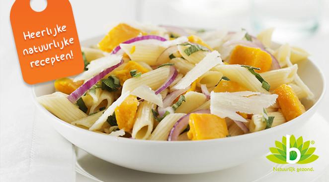 Recept: Pasta met pompoen, salie, peccorino en rode ui