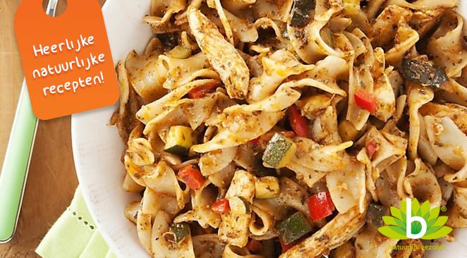 Speltpasta met courgette, paprika en kip